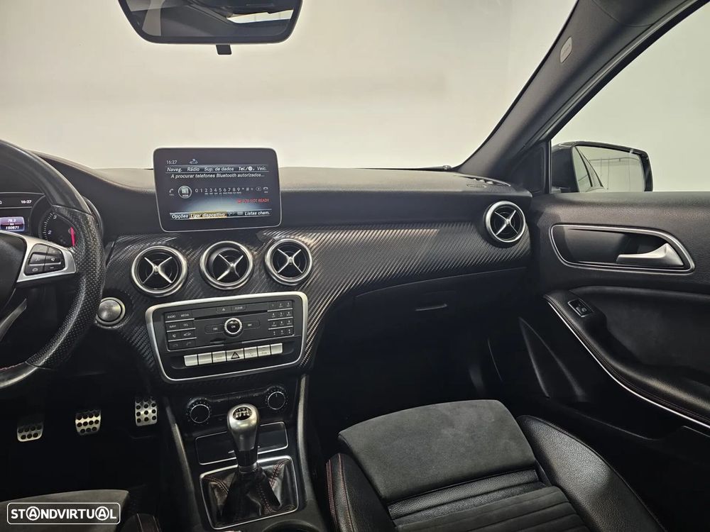 Mercedes-Benz A 180 d AMG Line - 16