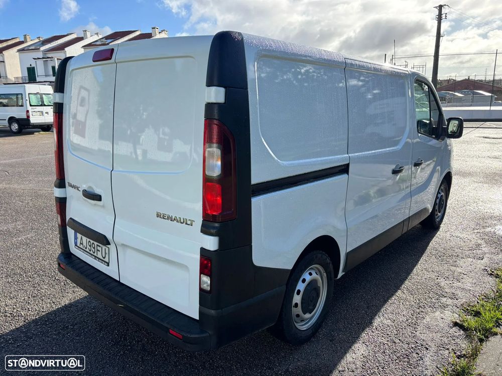 Renault Trafic 2.0 DCI IVA DEDUTIVEL A/C - 11