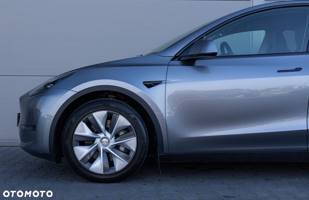 Tesla Y Long Range AWD - 11