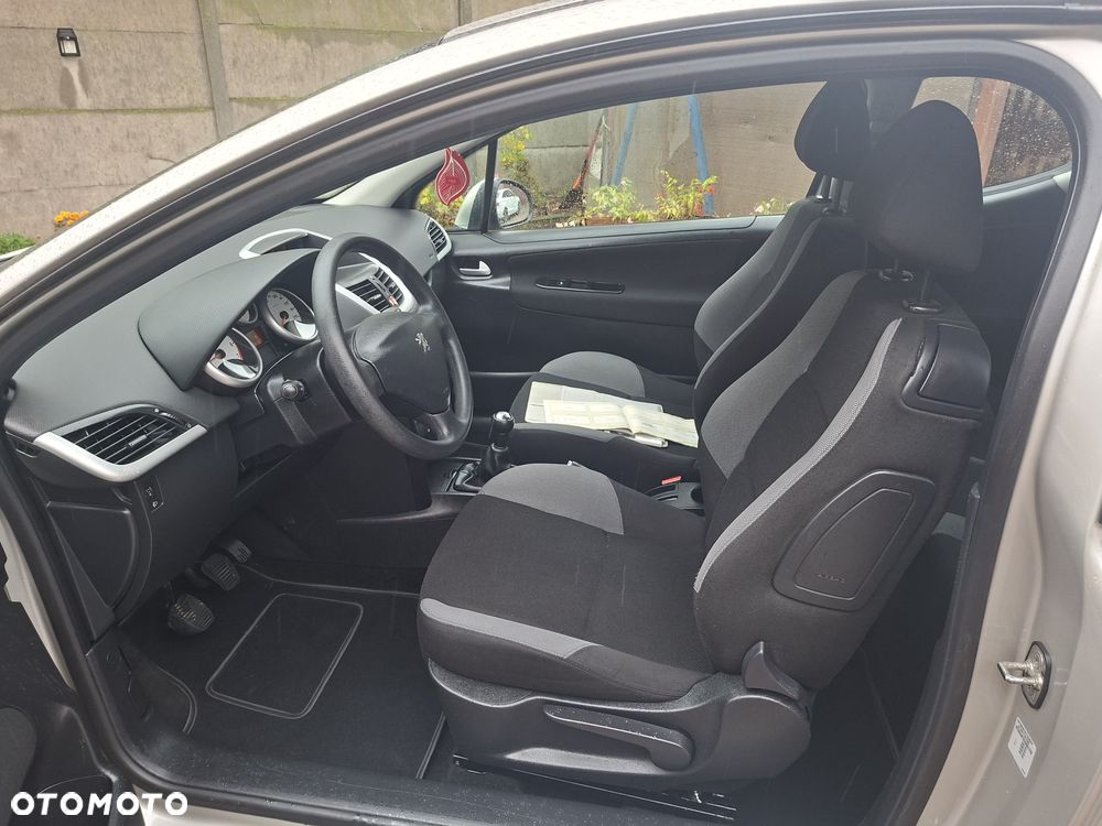 Peugeot 207 1.4 16V Trendy - 13