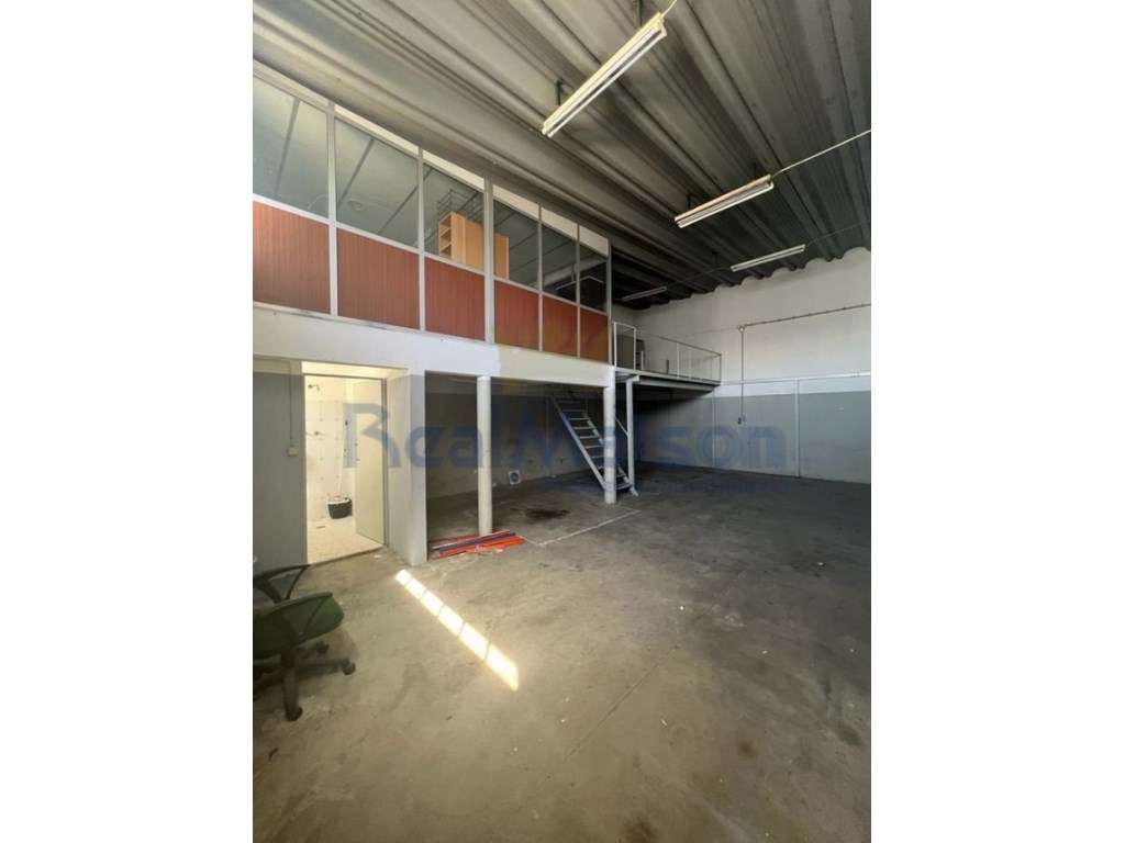 Arrenda-se Armazém no Alcolombal - Grande imagem: 2/2