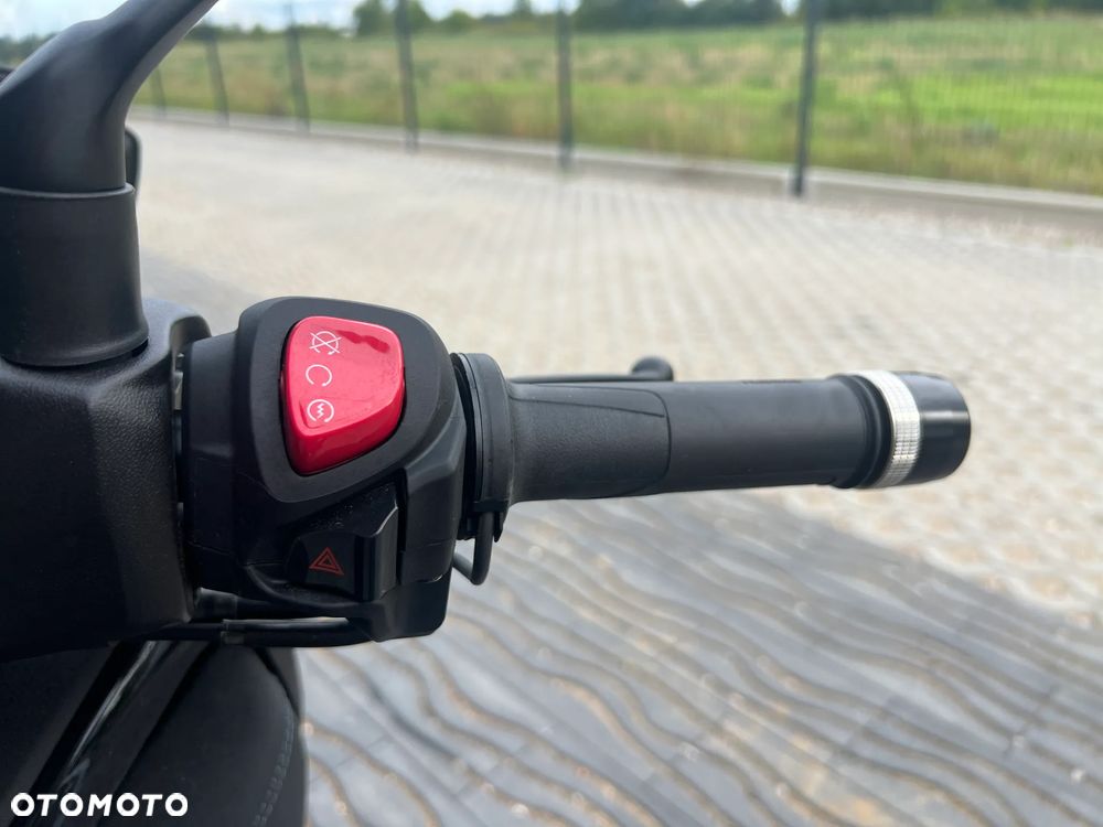 Yamaha X-max - 16