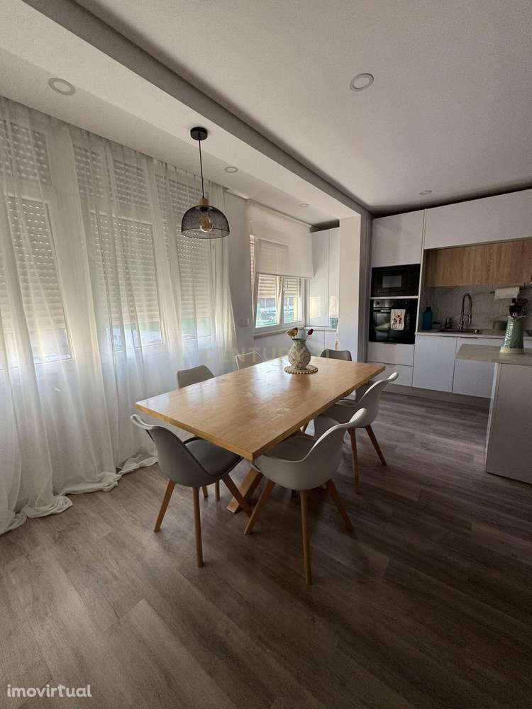 Apartamento T3 Renovado com Cozinha Open Space – Av. Bento Jesus Caraç - Grande imagem: 3/22