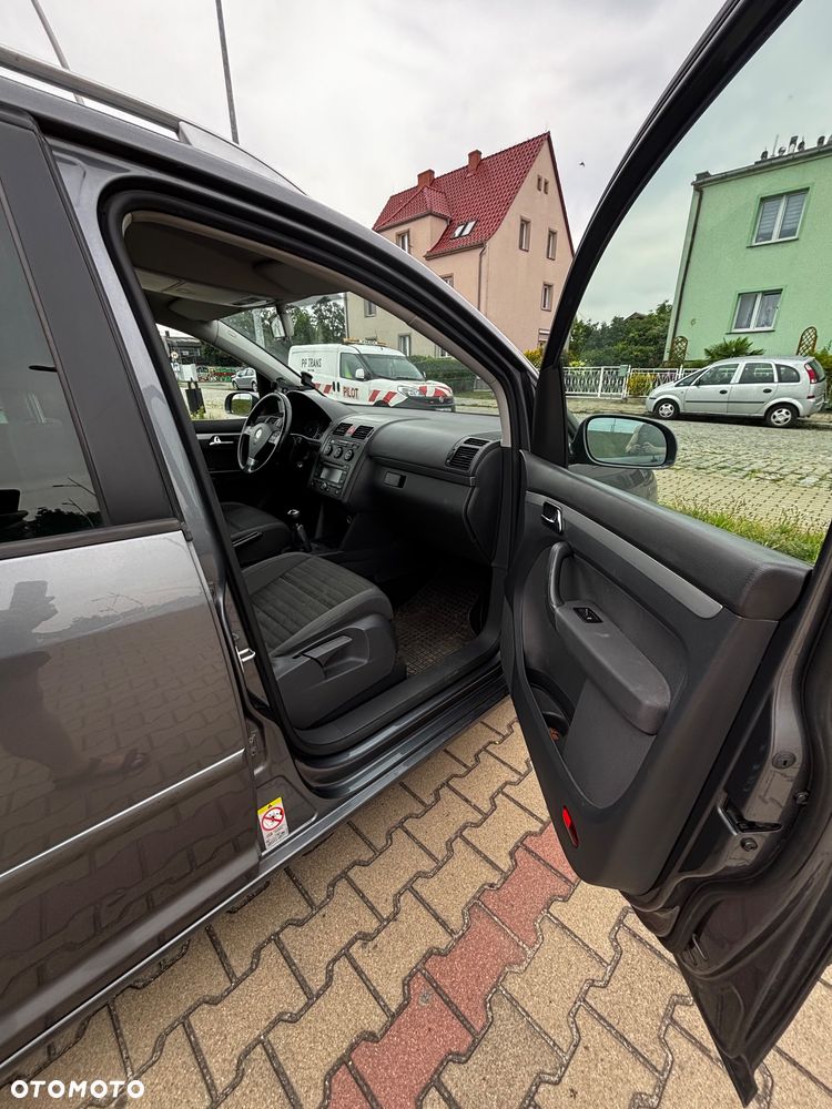 Volkswagen Touran - 8