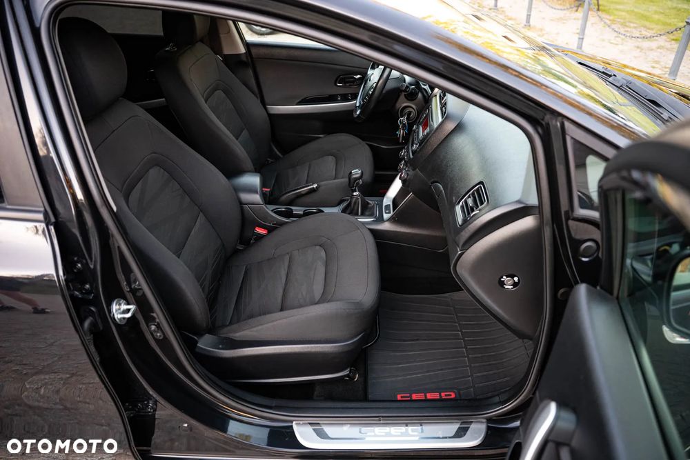 Kia Ceed 1.4 Attract - 27