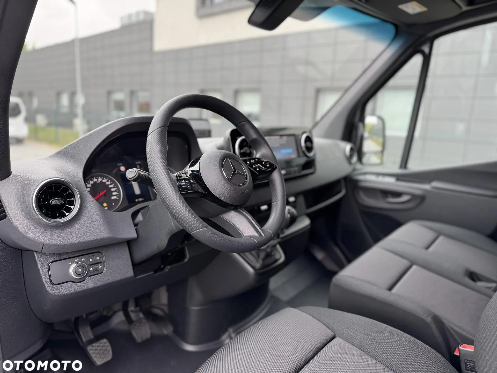 Mercedes-Benz Sprinter - 10