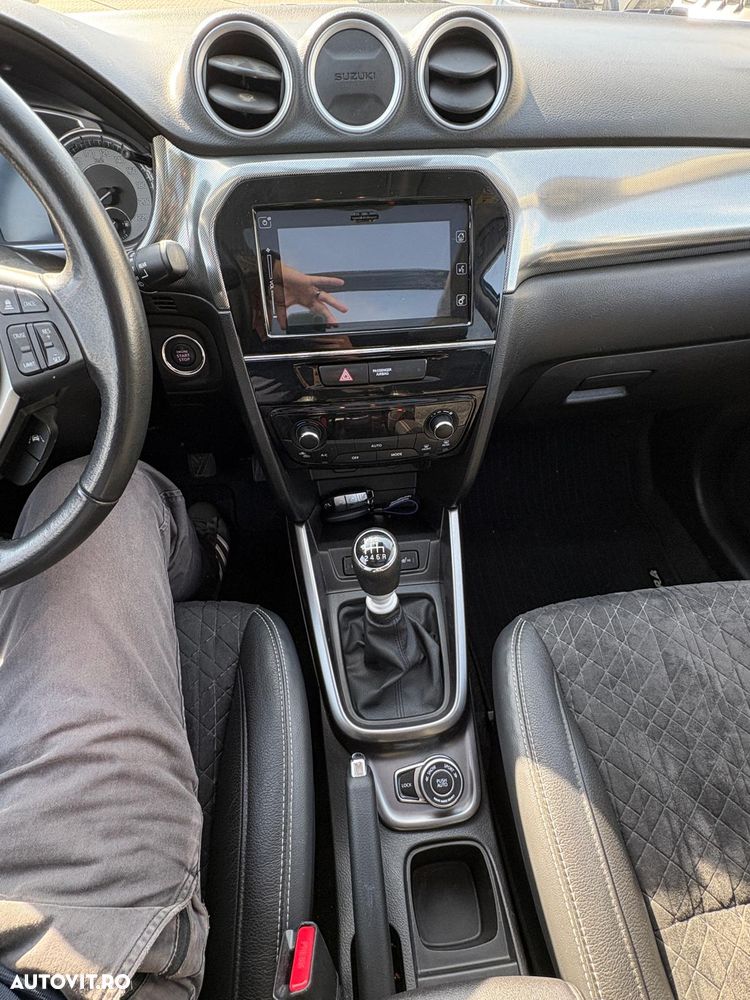 Suzuki Vitara 1.4 Boosterjet AllGrip MHEV Luxus - 10