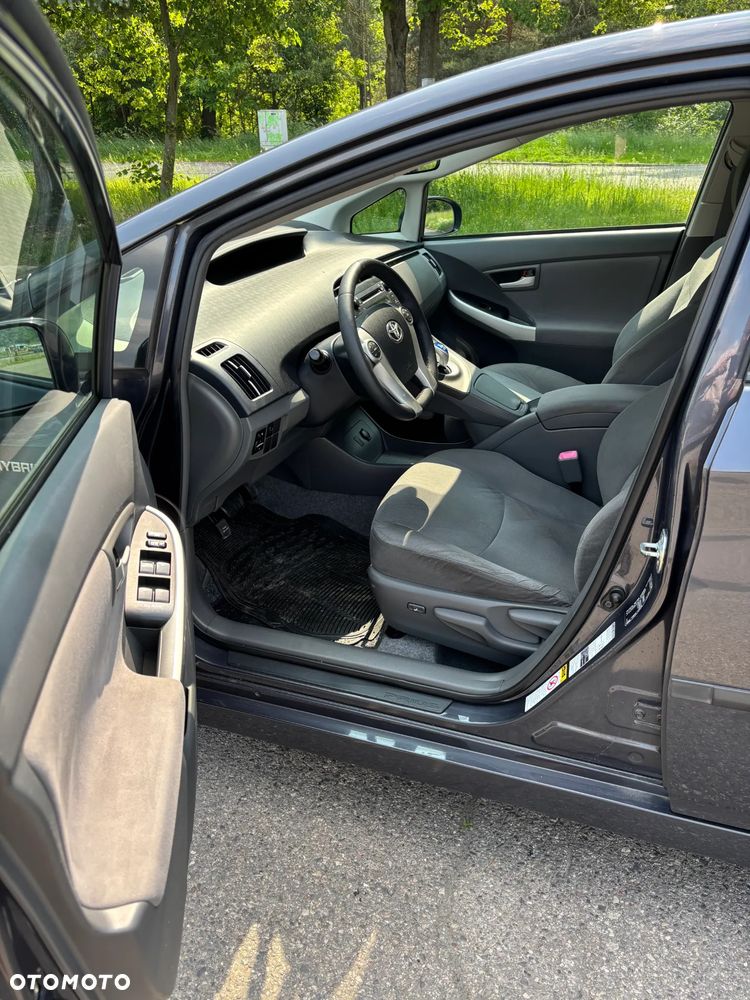 Toyota Prius 1.8 Hybrid Premium - 13