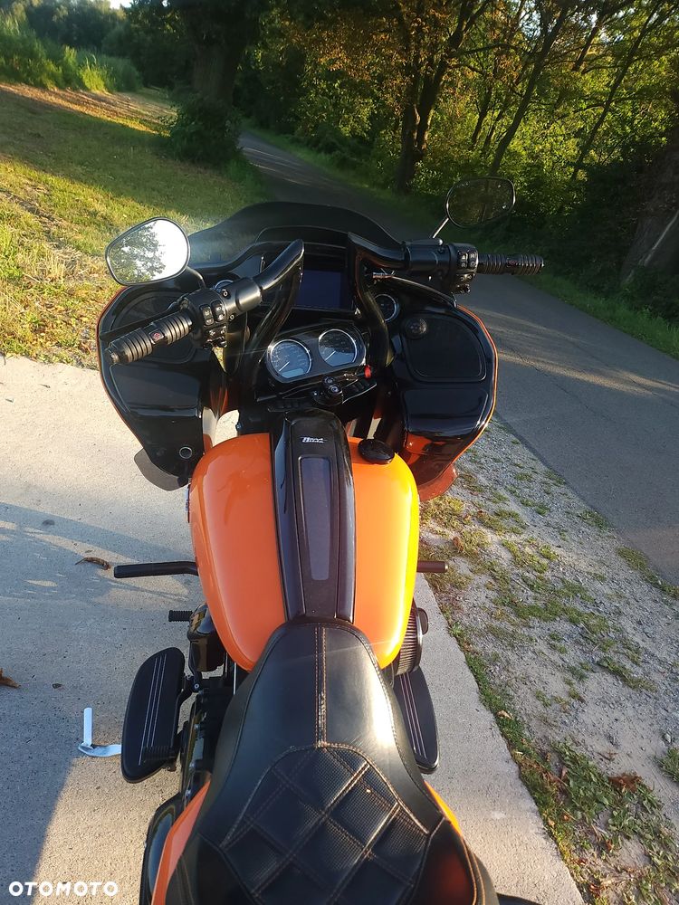 Harley-Davidson Touring Road Glide - 4