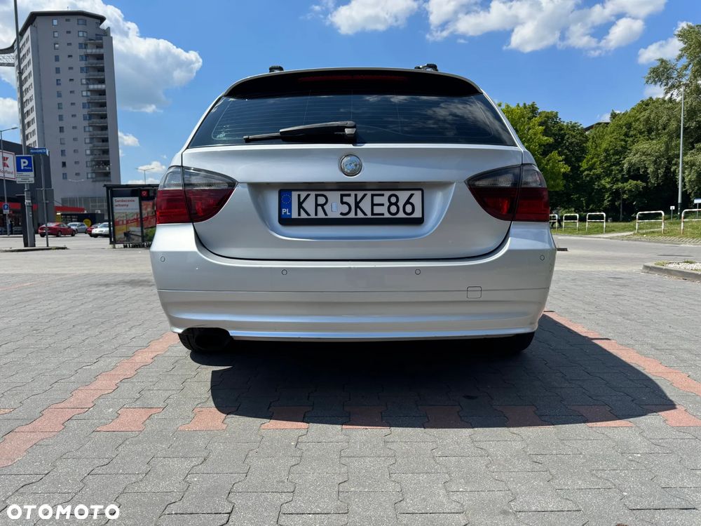 BMW Seria 3 320d DPF Touring - 8