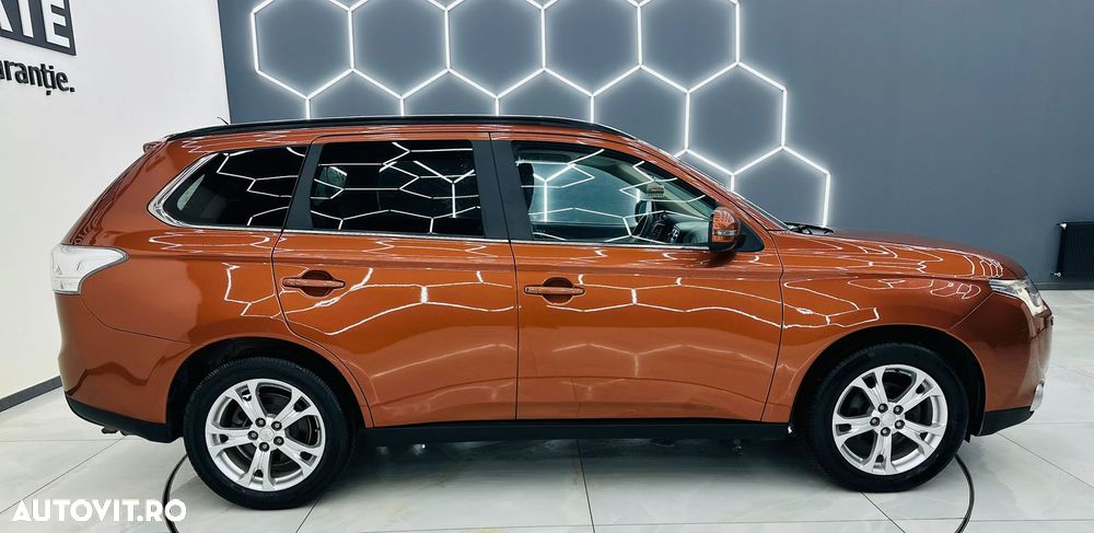 Mitsubishi Outlander 2.2 DI-D 4WD Automatik Diamant Edition - 35