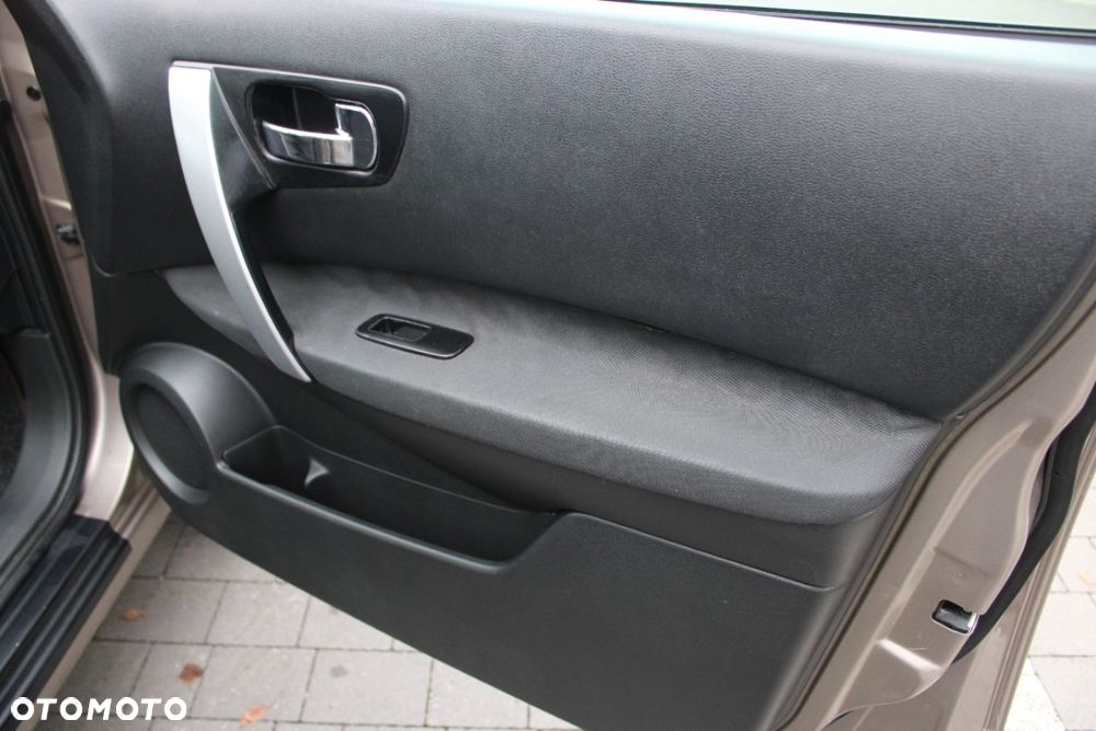 Nissan Qashqai 2.0 dCi 4 x 4 DPF tekna - 31