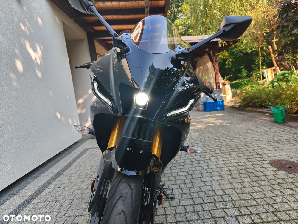 Yamaha YZF - 18