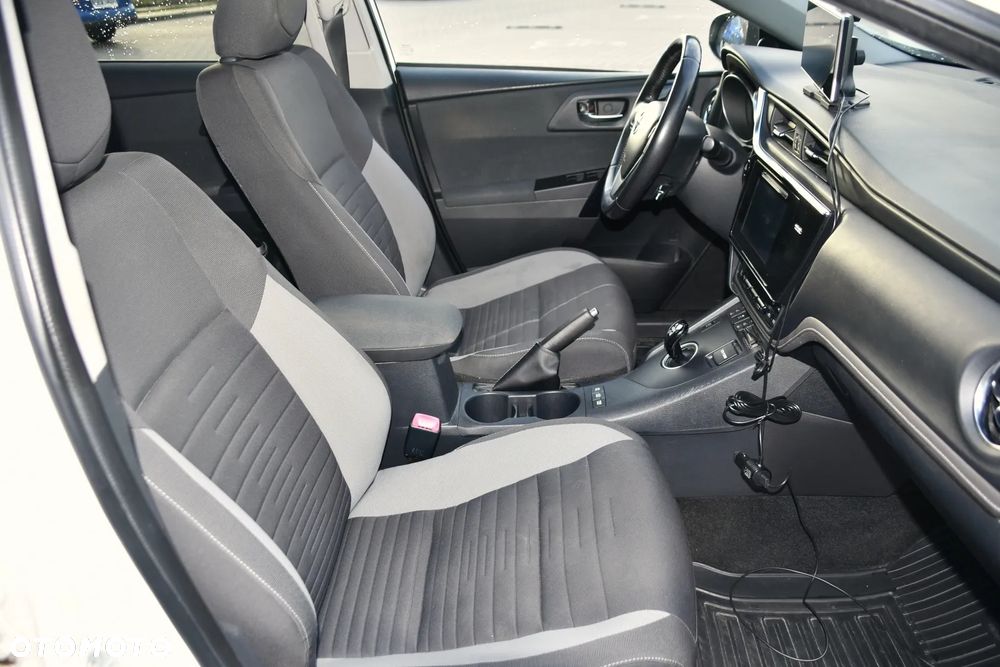 Toyota Auris 1.8 HSD Luna - 11