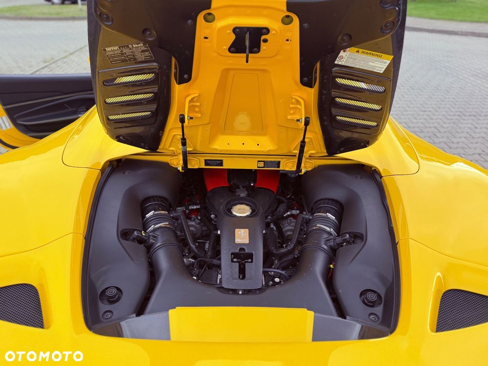 Ferrari F8 Spider - 28