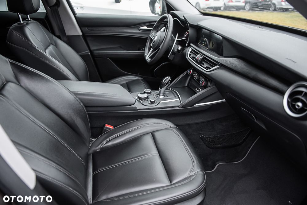 Alfa Romeo Stelvio 2.0 Turbo 16V AT8-Q4 First Edition - 34