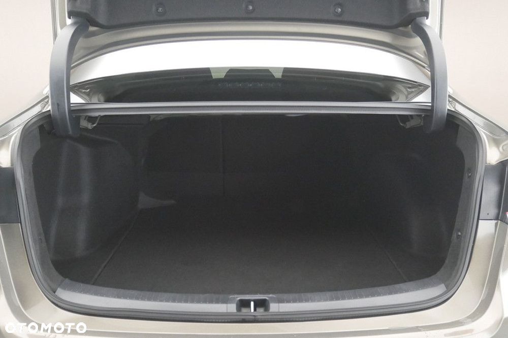 Toyota Corolla 1.8 Hybrid Executive - 16