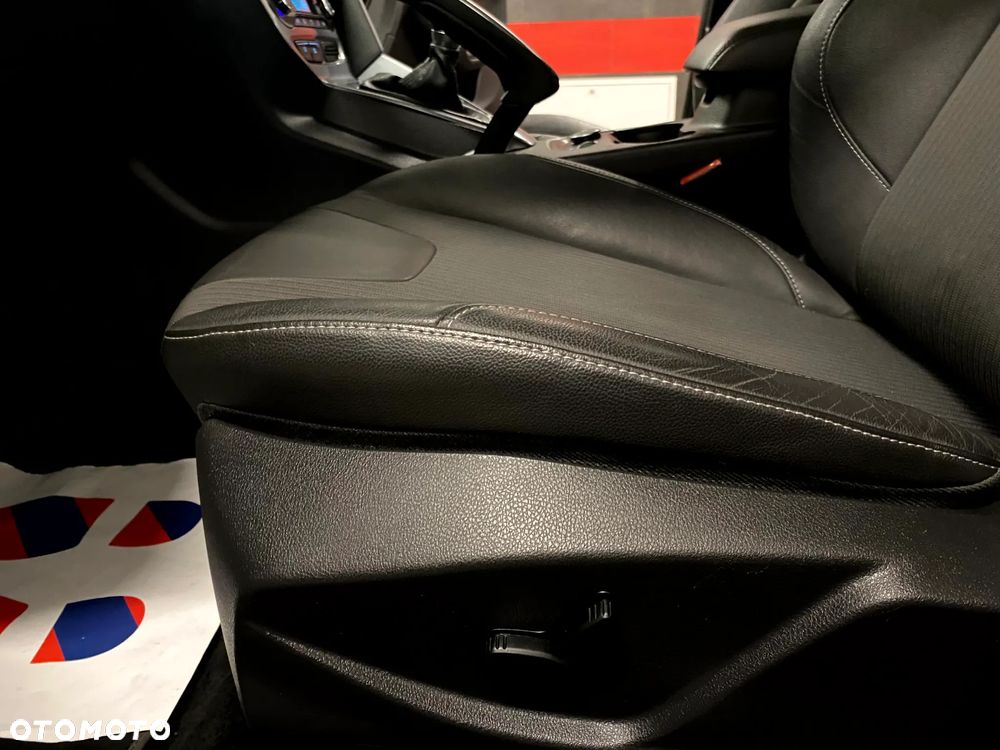 Ford Focus 1.6 Ti-VCT Titanium - 16