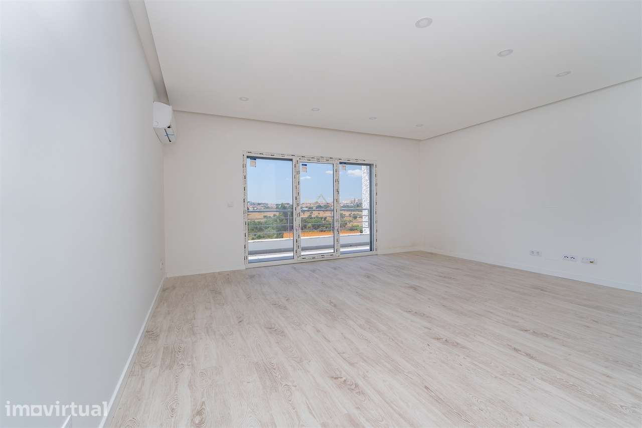 Exclusivo T1+1 Duplex com 2 Terraços, Churrasqueira e Open Space de 30 - Grande imagem: 4/54
