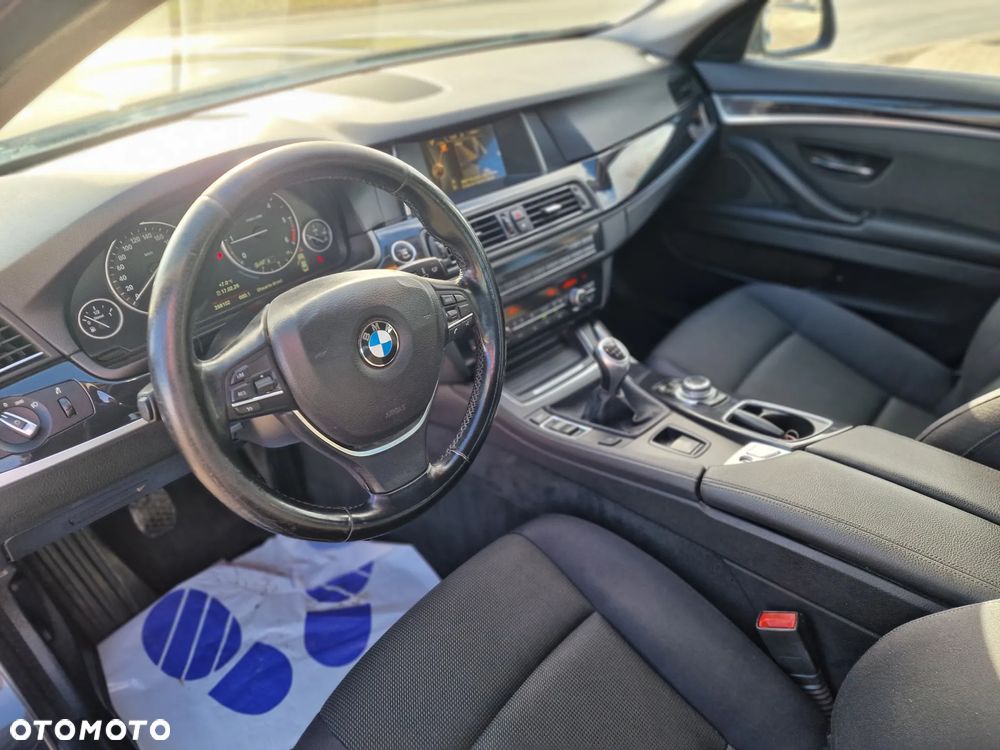 BMW Seria 5 518d - 19