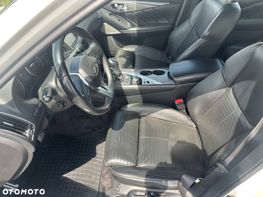 Infiniti Q50 2.0t Sport Sound Studio by Bose - 14