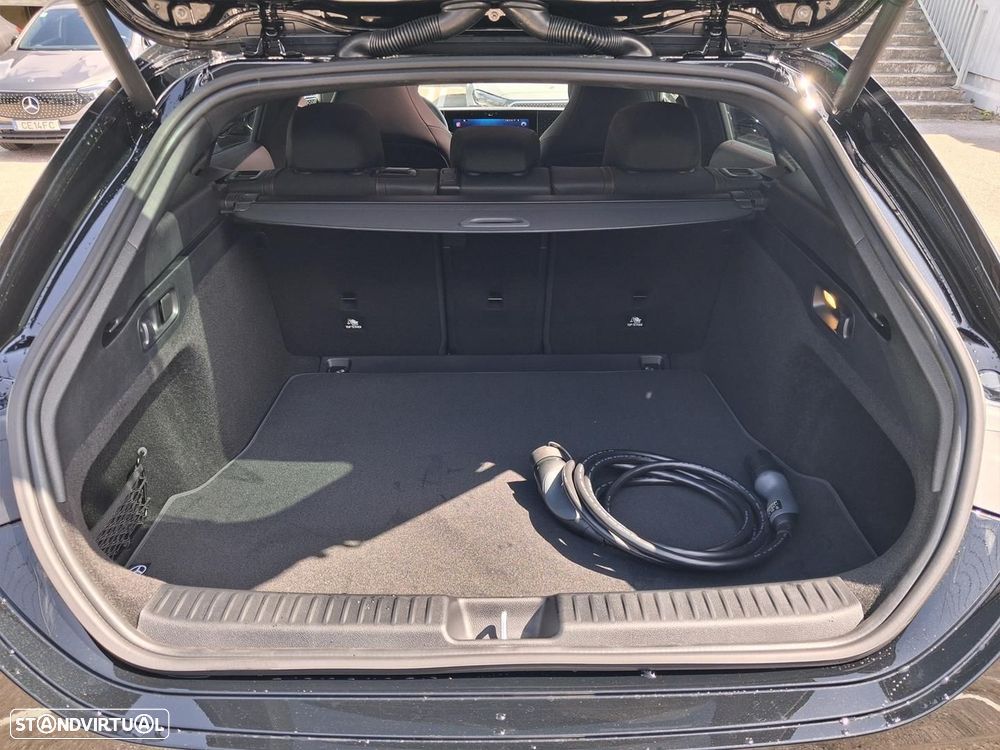 Mercedes-Benz CLA 250+ EQ Shooting Brake - 12