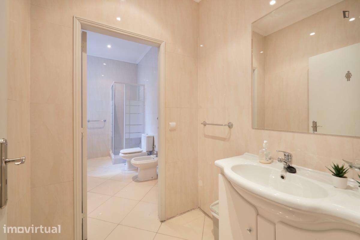 Quarto - localizado em Entrecampos Lisbon - Grande imagem: 4/12