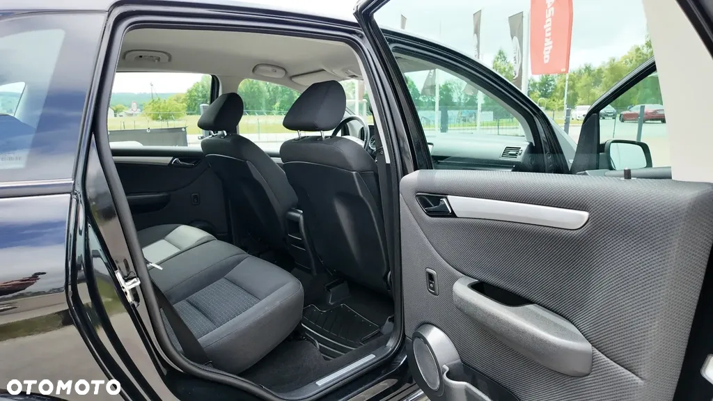 Mercedes-Benz Klasa B 180 BlueEffICIENCY - 32