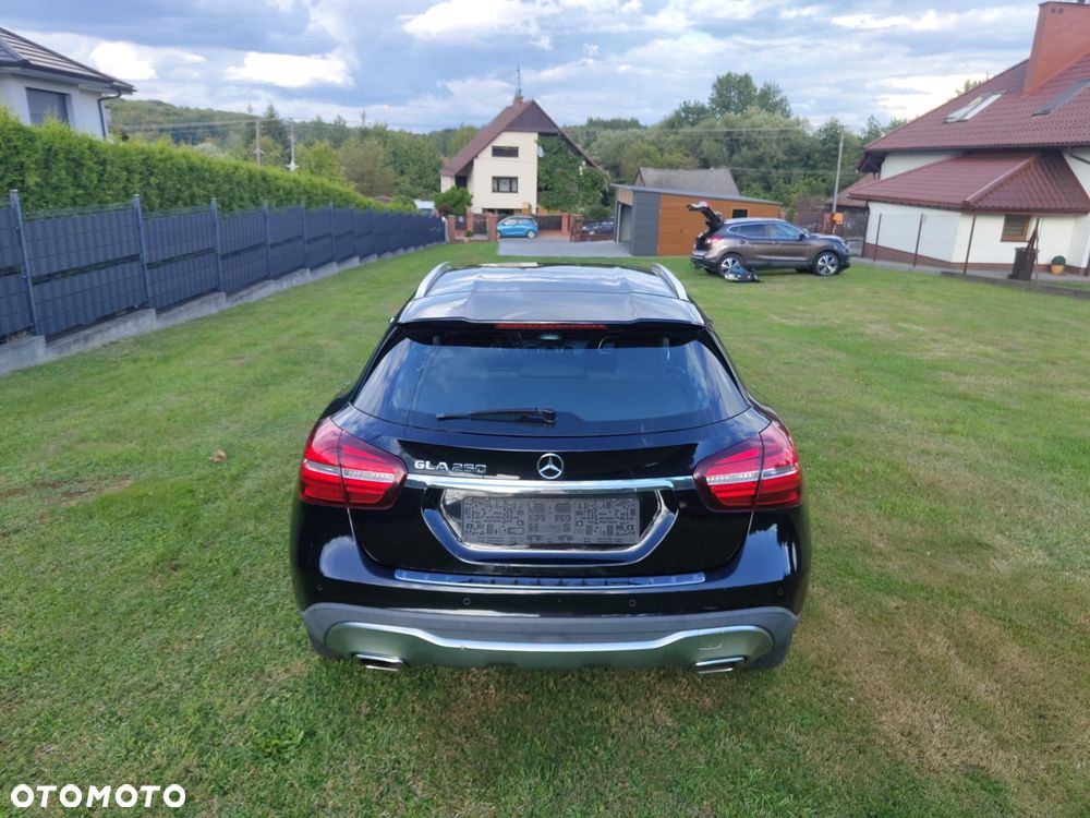 Mercedes-Benz GLA 250 7G-DCT Peak Edition - 6