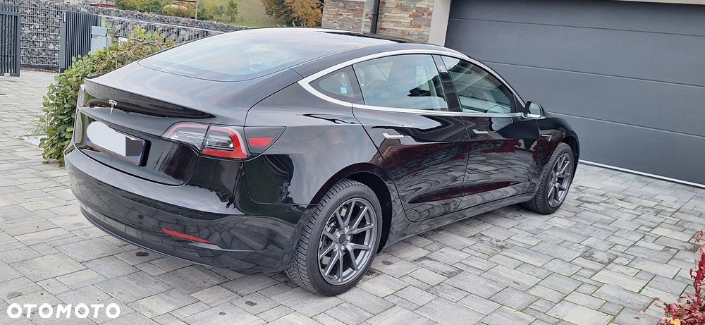 Tesla Model 3 Standard Range Plus - 3