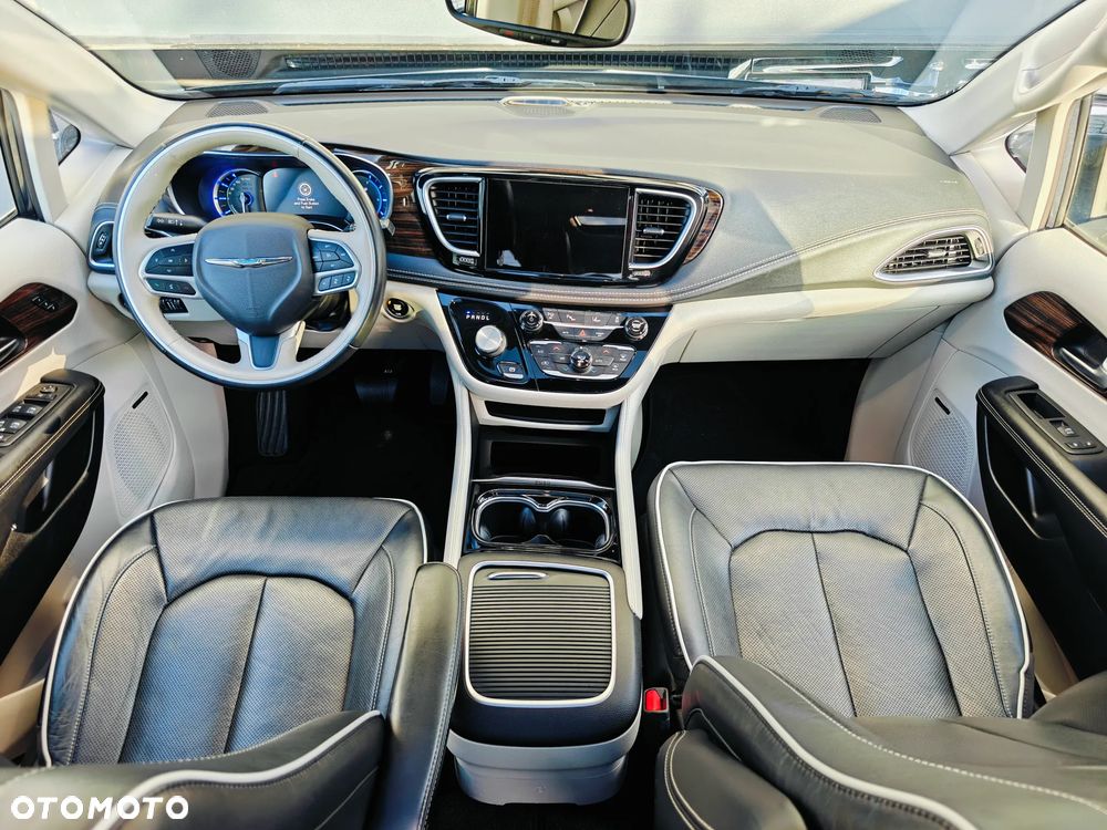Chrysler Pacifica - 30