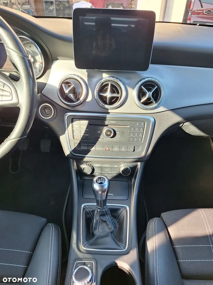 Mercedes-Benz GLA 200 d - 10