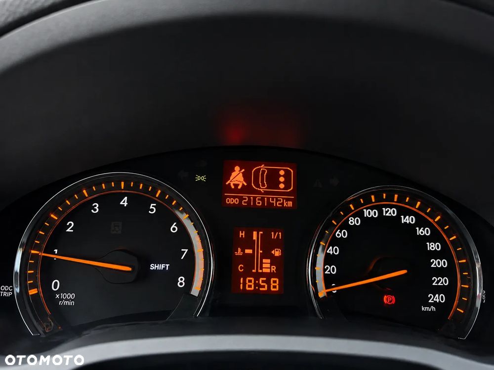 Toyota Avensis 1.8 Sol plus NAVI - 23