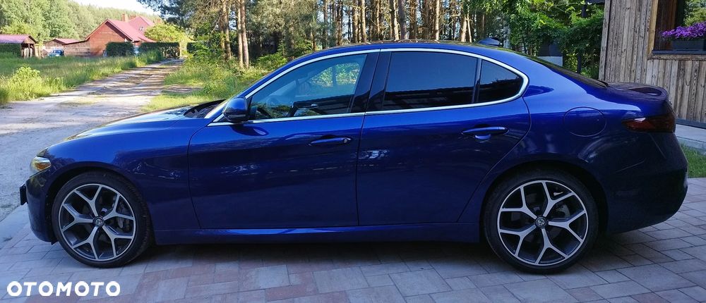 Alfa Romeo Giulia 2.0 Turbo 16V AT8-Q4 Ti - 8