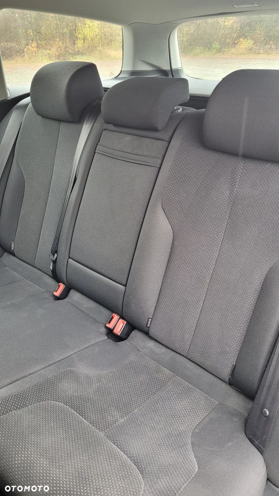 Volkswagen Passat 2.0 TDI Comfortline - 9