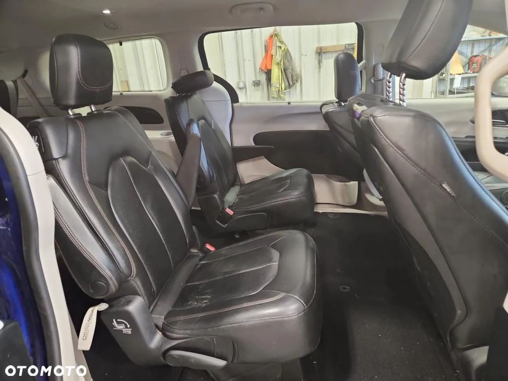 Chrysler Pacifica - 10