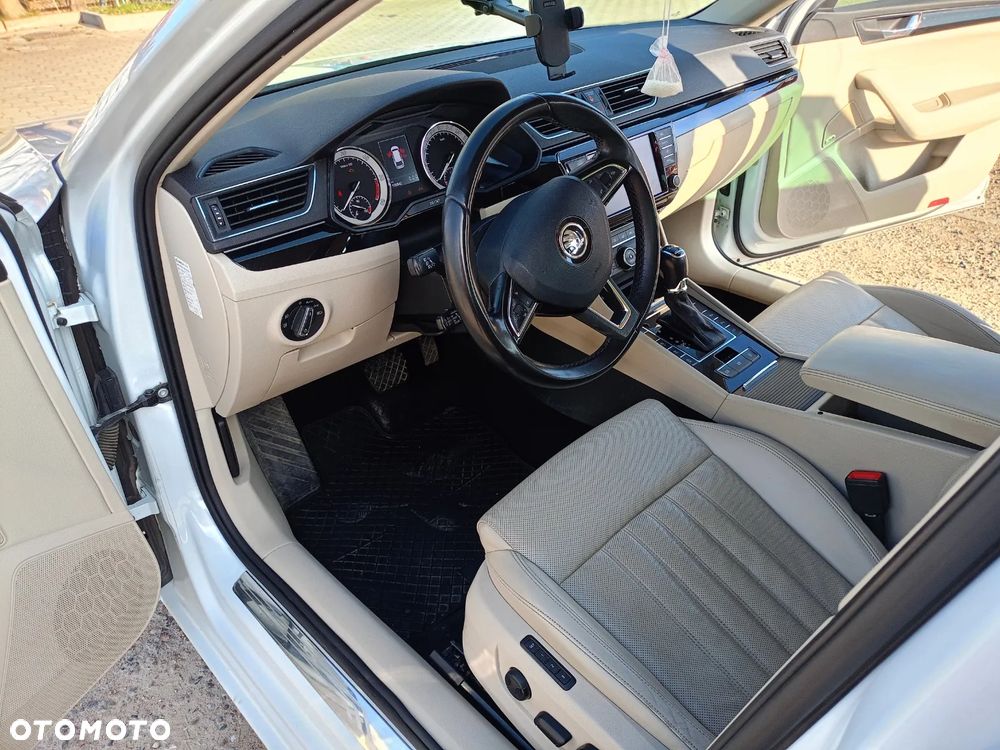 Skoda Superb 2.0 TDI L&K DSG - 11