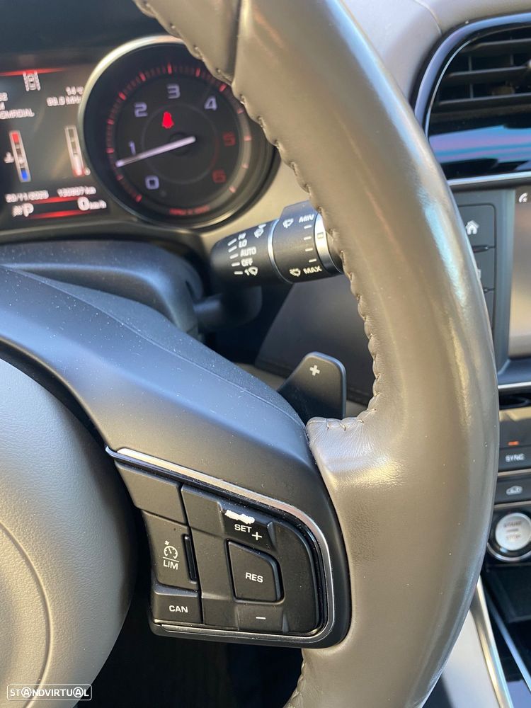 Jaguar XE 2.0 D Prestige Aut. - 8