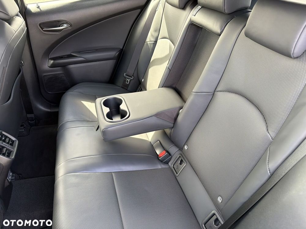 Lexus UX - 27