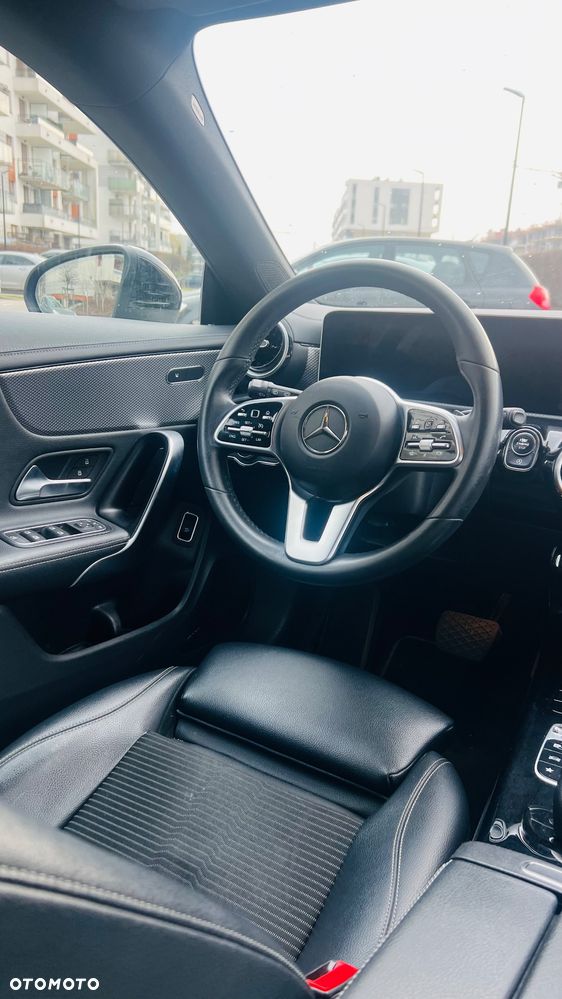 Mercedes-Benz CLA 180 7G-DCT - 16