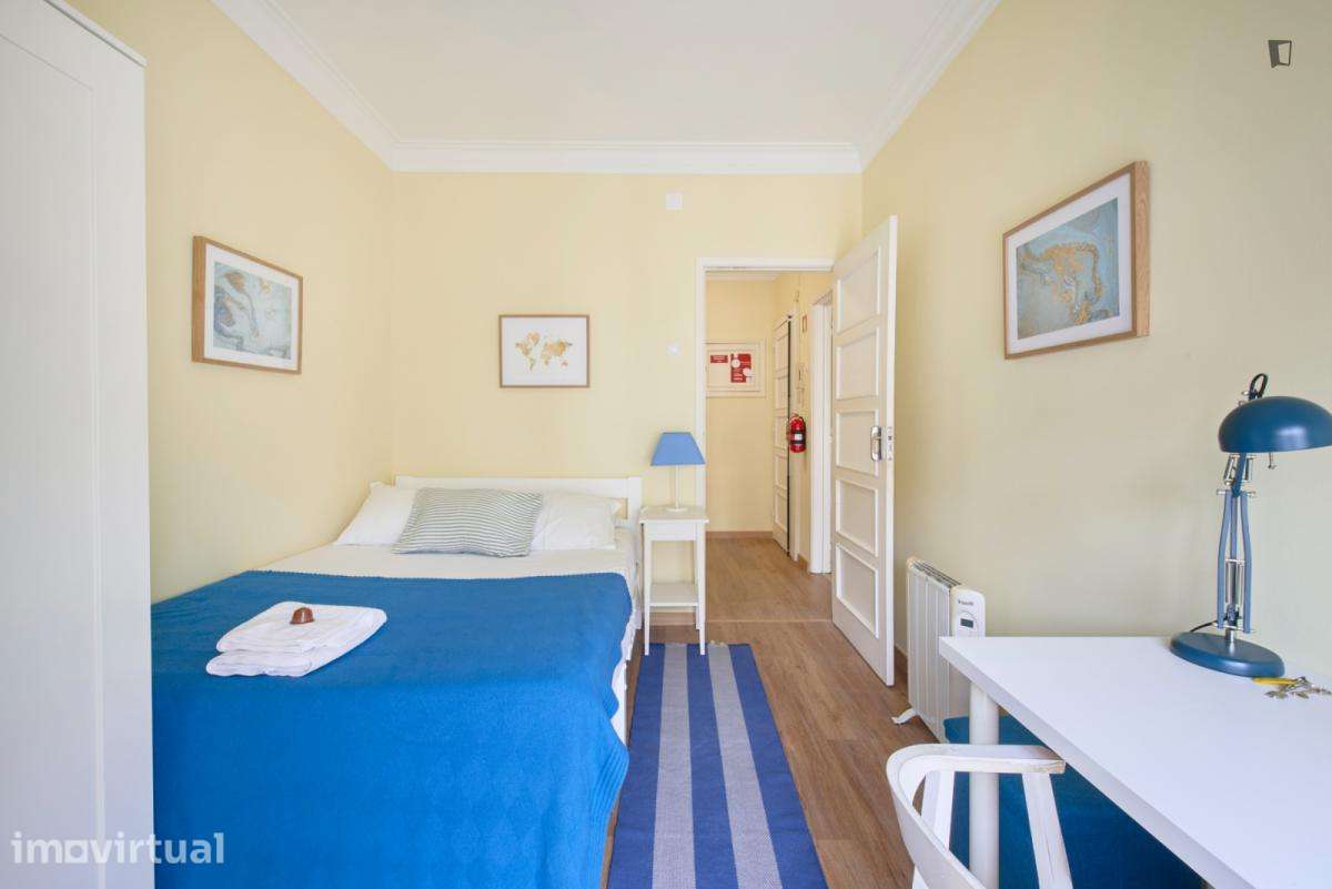 Quarto - localizado em Anjos Lisbon - Grande imagem: 4/37