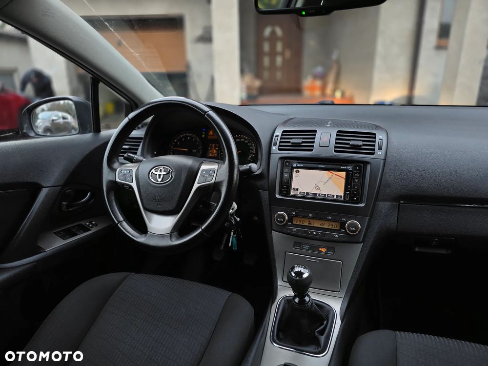 Toyota Avensis - 24