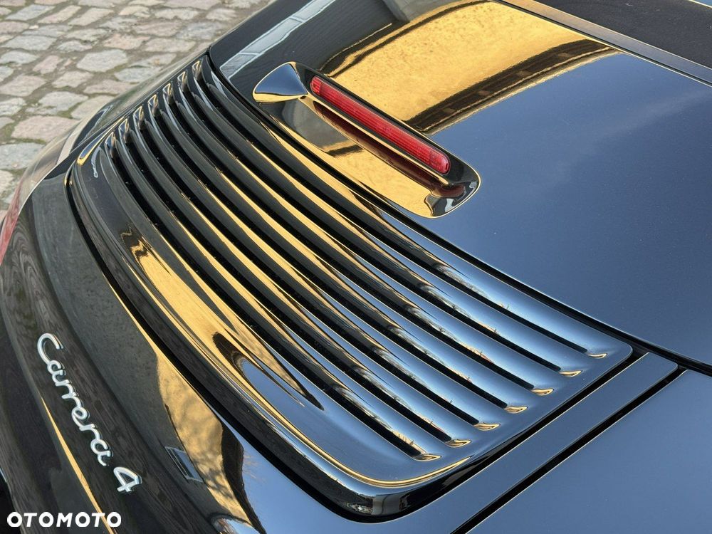 Porsche 911 Carrera 4 Cabrio - 30