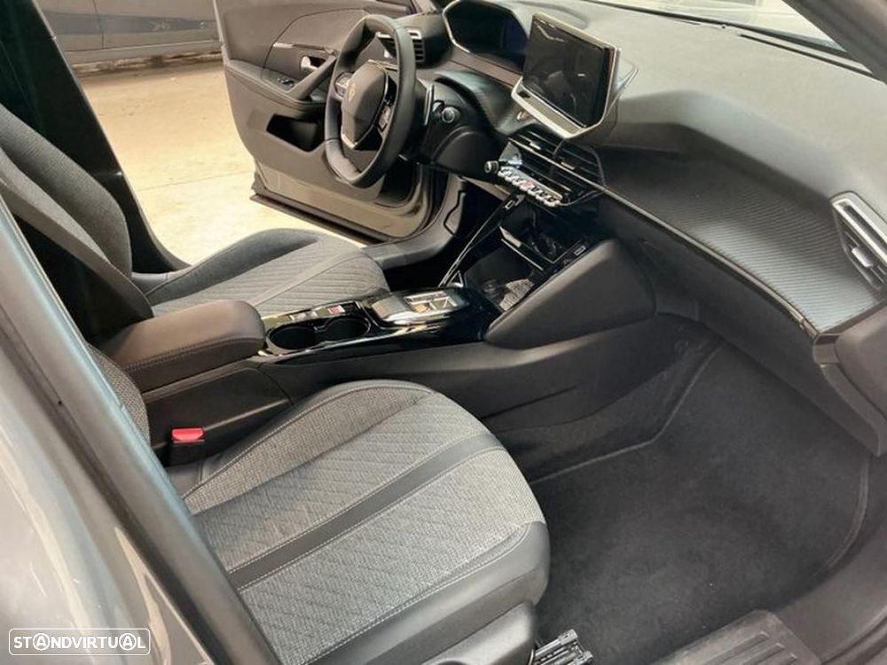 Peugeot 2008 1.2 PureTech Allure EAT8 - 6