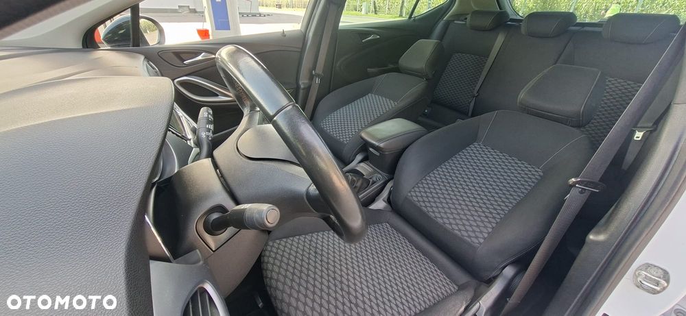 Opel Astra 1.4 Turbo Start/Stop Dynamic - 17
