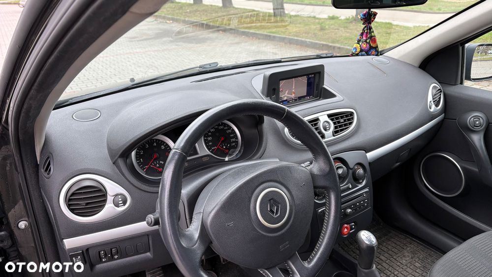 Renault Clio 1.2 16V 75 Expression - 13