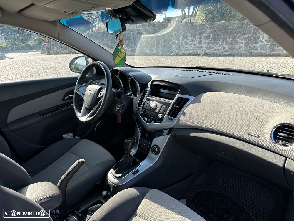 Chevrolet Cruze 1.6 LS - 37