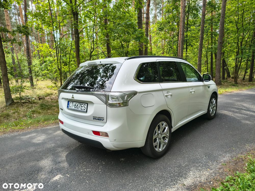 Mitsubishi Outlander Instyle NAVI + - 10