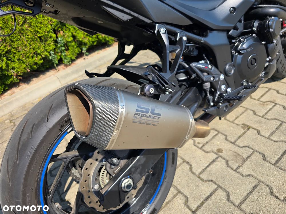 Suzuki GSX - 12