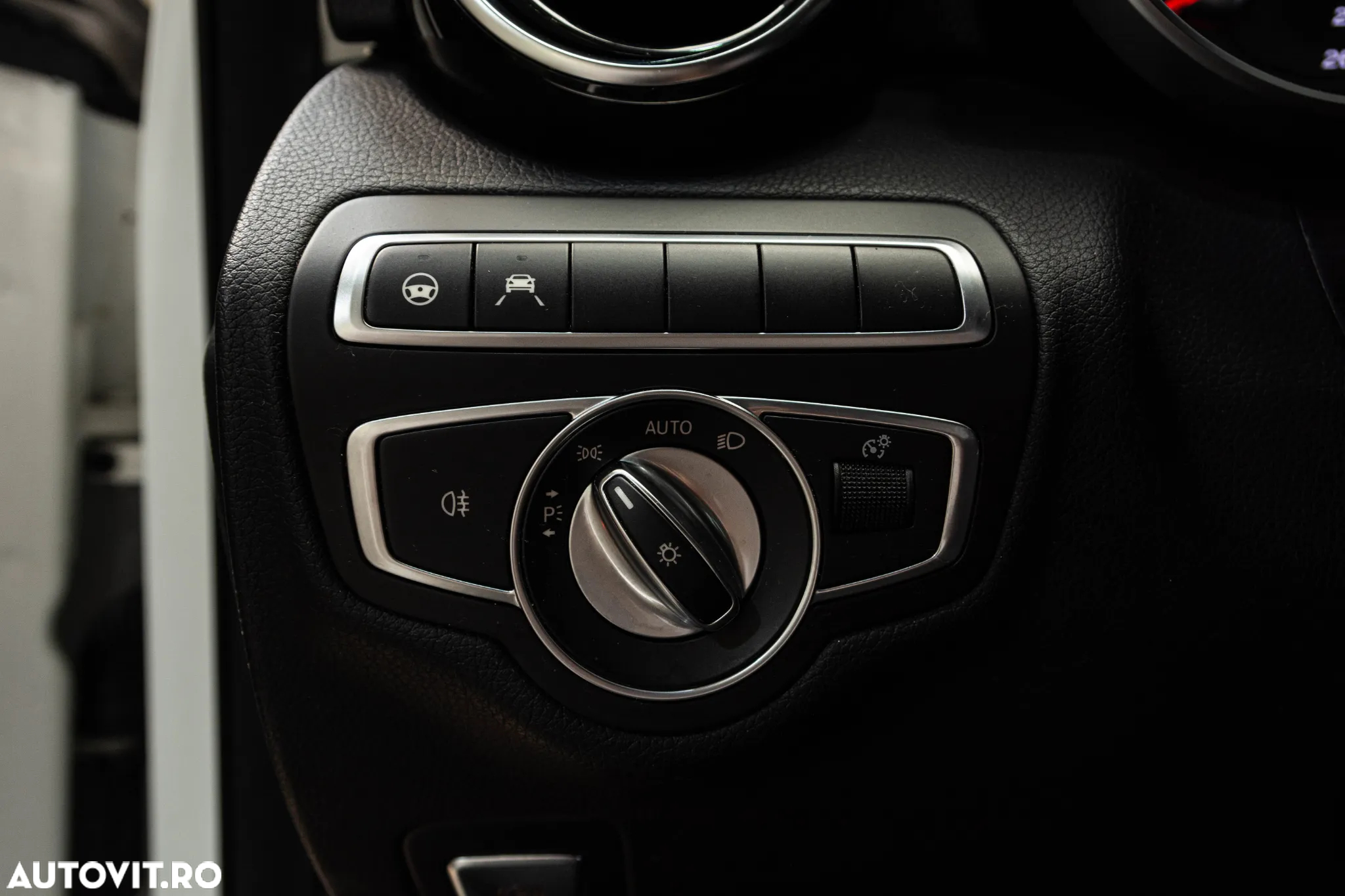 Mercedes-Benz C 220 d 4Matic 9G-TRONIC Avantgarde - 25